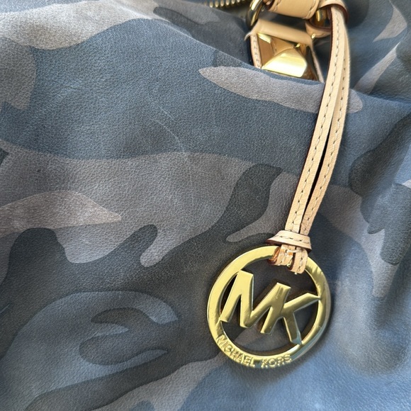 RARE Michael Kors Blue Camo Distressed Camouflage Leather Bag + FREE Makeup Bag - Picture 6 of 14